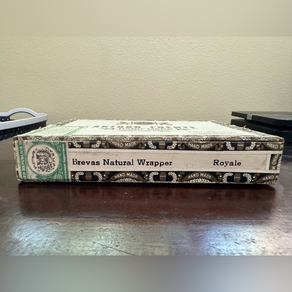 Vintage Arturo Fuente Cigar Box - Empty - Picture 2 of 7